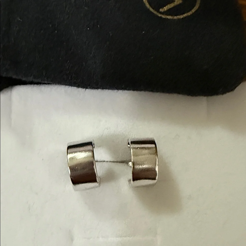 Mejuri Silver Boyfriend Mini Hoops - Picture 3 of 7